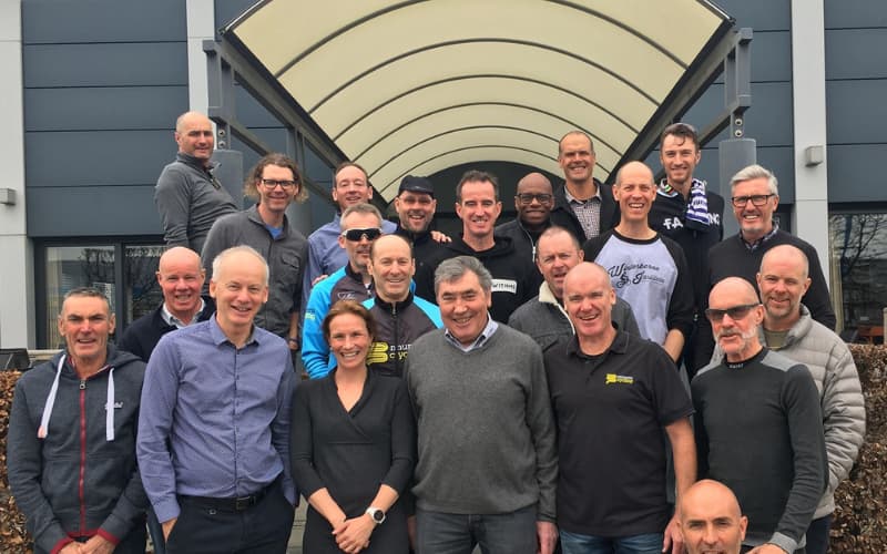 Group photo of Mummu Cycling guests with Eddie Merckx