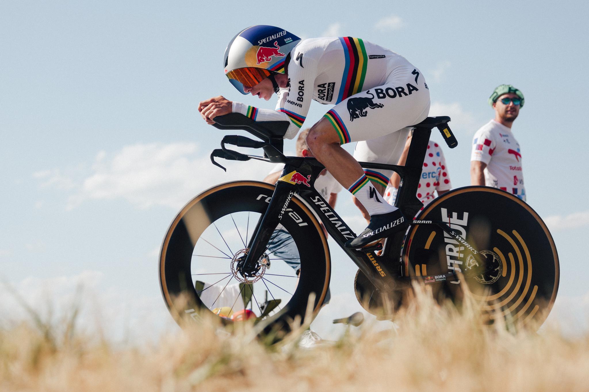 Remco Evenepoel, 2023 Time Trial World Champion, riding an ITT at Tour de France 2026, Étape 16.