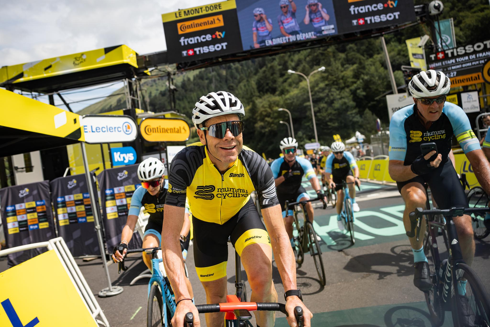 Mummu Cycling group ride, Le Mont-Dore, France. Yellow/black and blue/black kits.