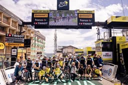 Mummu Cycling group photo at Saint-Lary-Soulan, Tour de France 2024